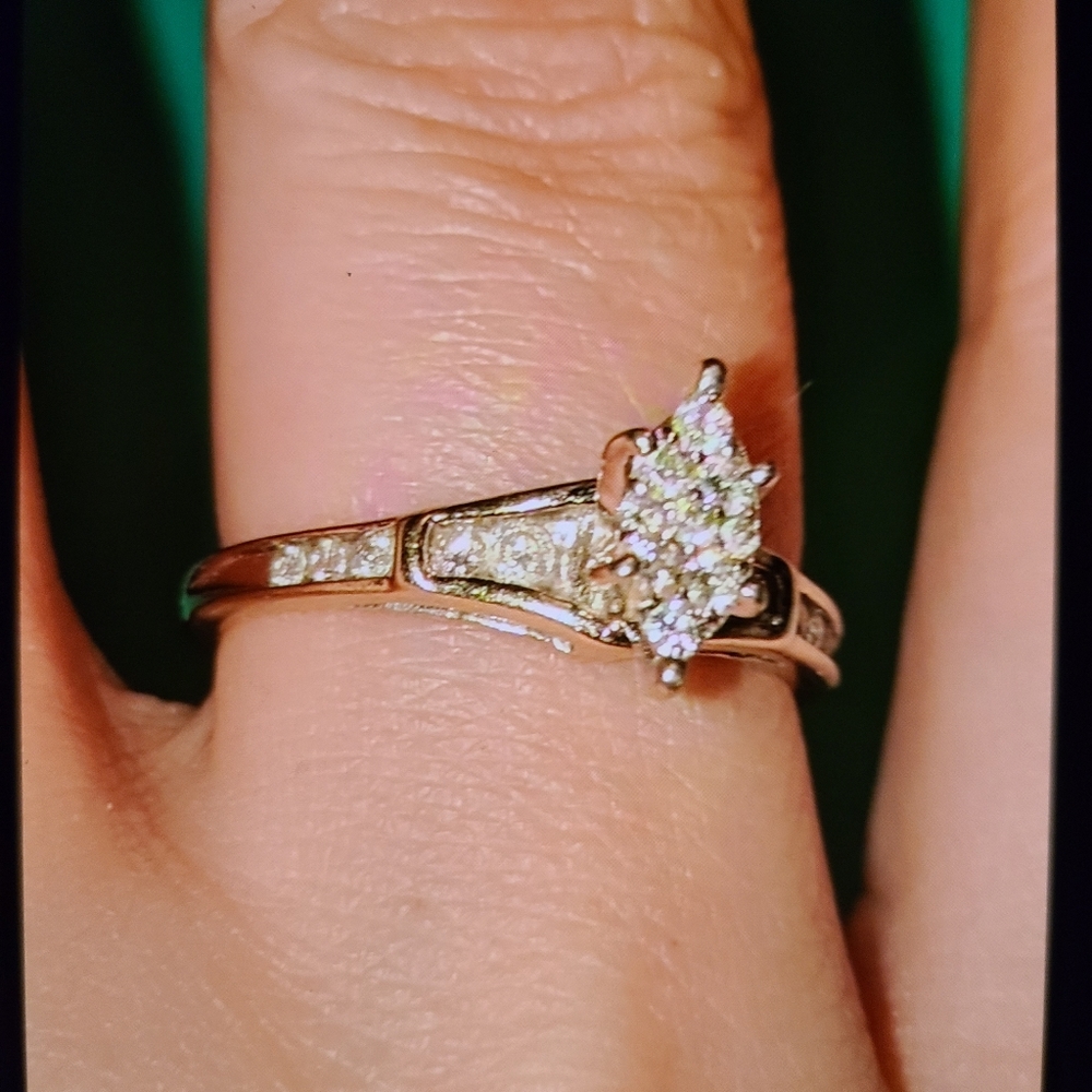 14k Authentic genuine diamonds ring - Picture 2 of 12